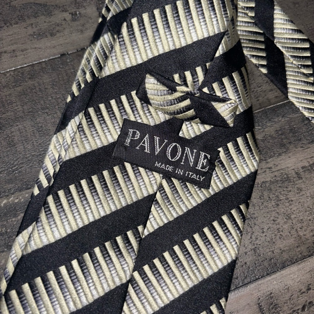 PAVONE Italian Made Necktie - Picture 2 of 3